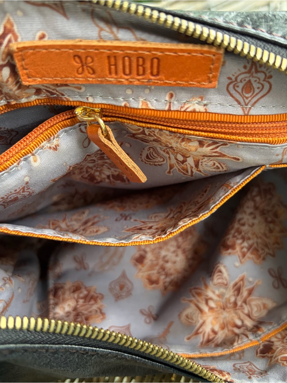 Hobo Classic Black Leather Shoulder Bag - Picture 6 of 10